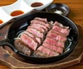 鹿児島県産黒毛和牛モモ肉の鉄板赤身ステーキ