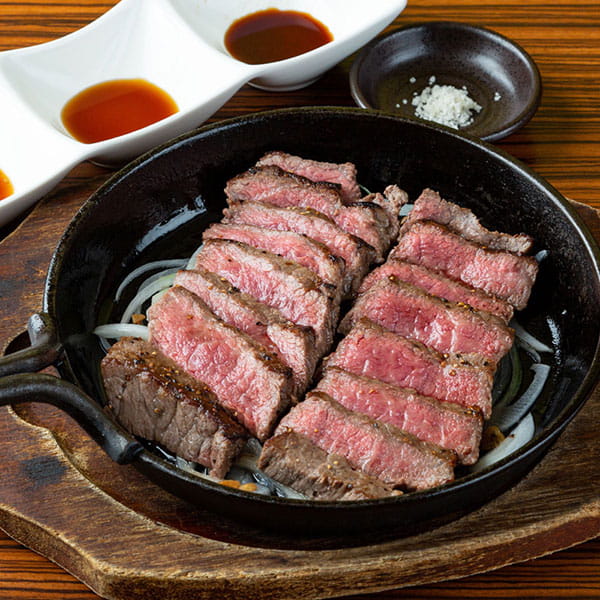 黒毛和牛もも肉鉄板ステーキ