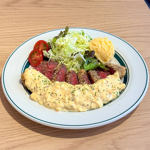 黒毛和牛の牛カツ タルタルソースがけ